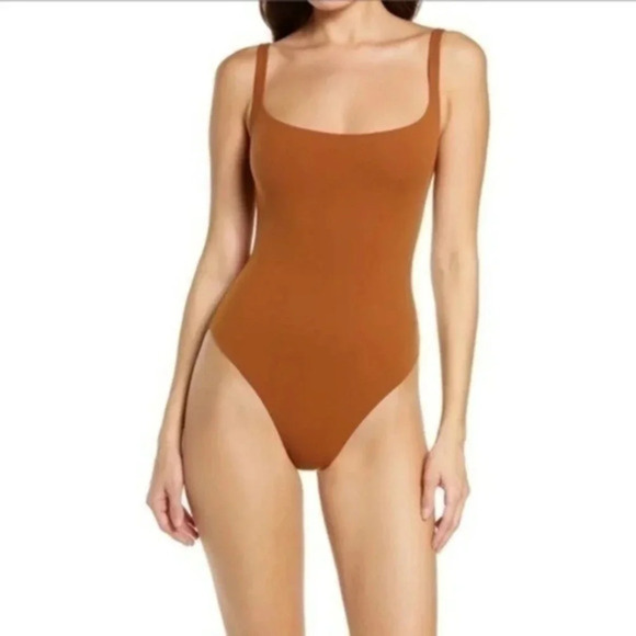 SKIMS Tops - SKIMS FITS EVERYBODY SQUARE NECK BODYSUIT B408